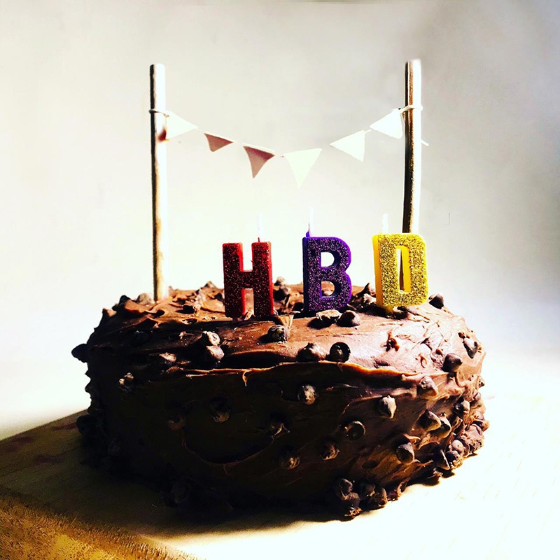 hilo-rojo-pasteles-rosca Pastel Rosca Brigadeiro - Imagen 1